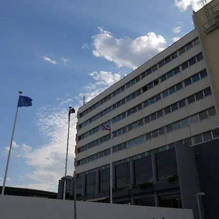 Otel Zenitude Alpexpo 3*