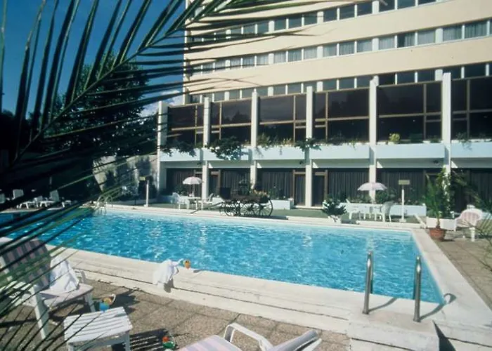 ホテル Zenitude Alpexpo